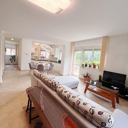 Garden Villa บูดาเปสต์ ภายนอก รูปภาพ